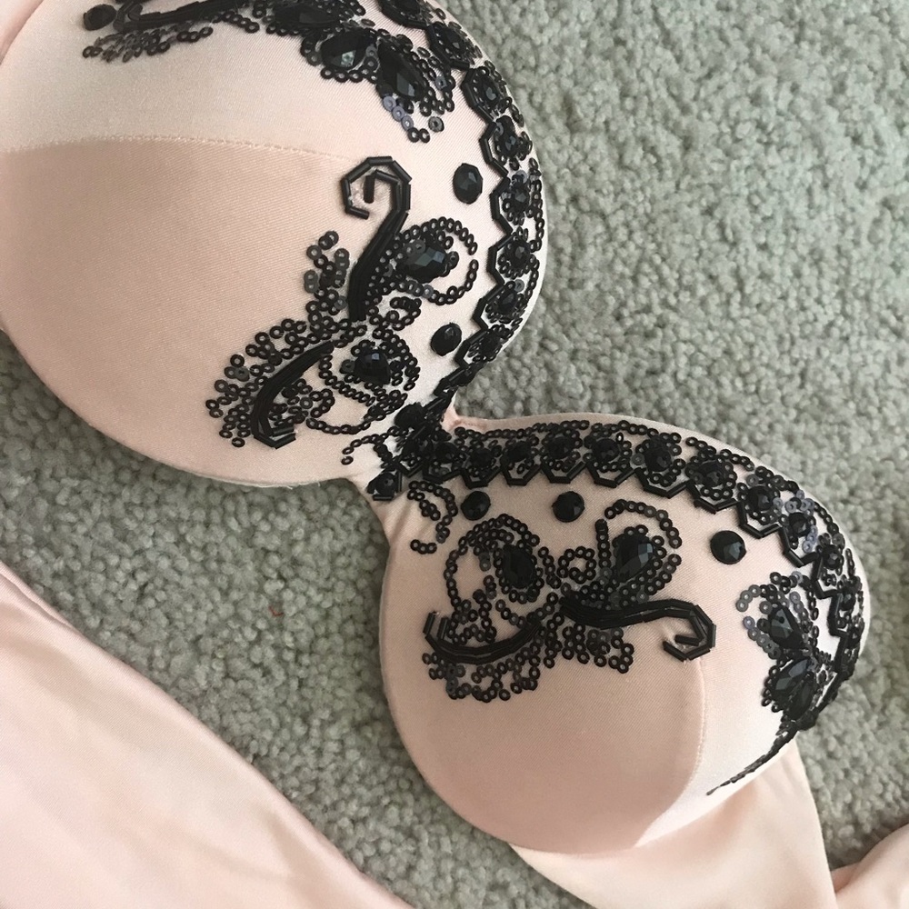 Bikini - Picture 2 of 2